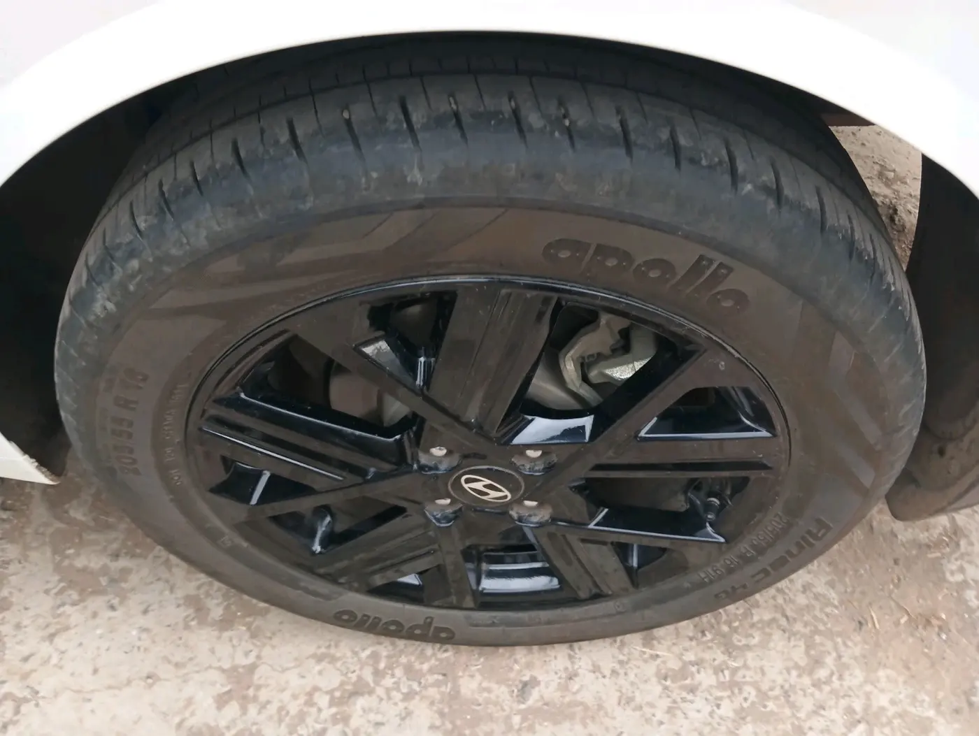 2023 Hyundai Verna SX (O) 1.5 TURBO PETROL DCT, Petrol, Automatic, 19,486 km, tyre