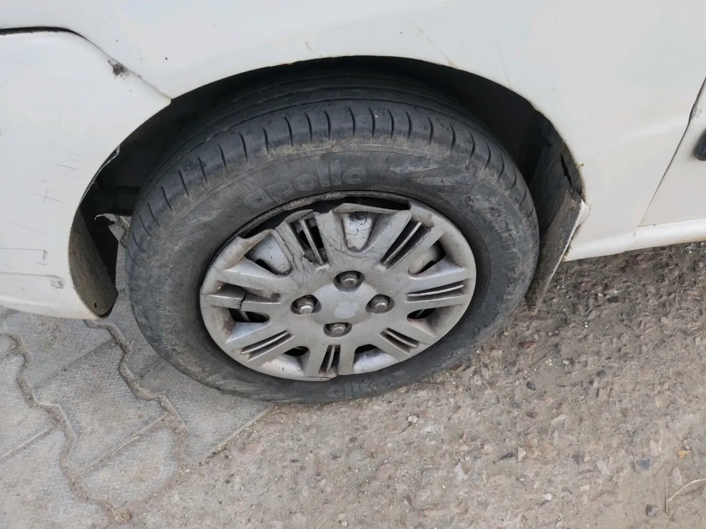 2011 Hyundai Santro Xing GL, CNG, Manual, 1,70,007 km, tyre