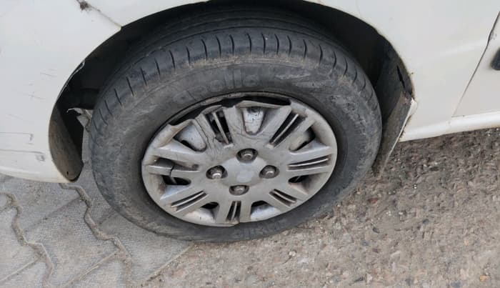 2011 Hyundai Santro Xing GL, CNG, Manual, 1,70,007 km, tyre