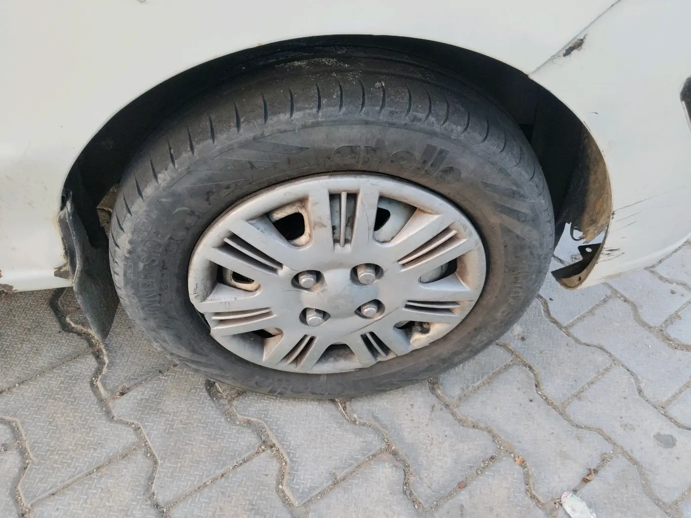 2011 Hyundai Santro Xing GL, CNG, Manual, 1,70,007 km, tyre