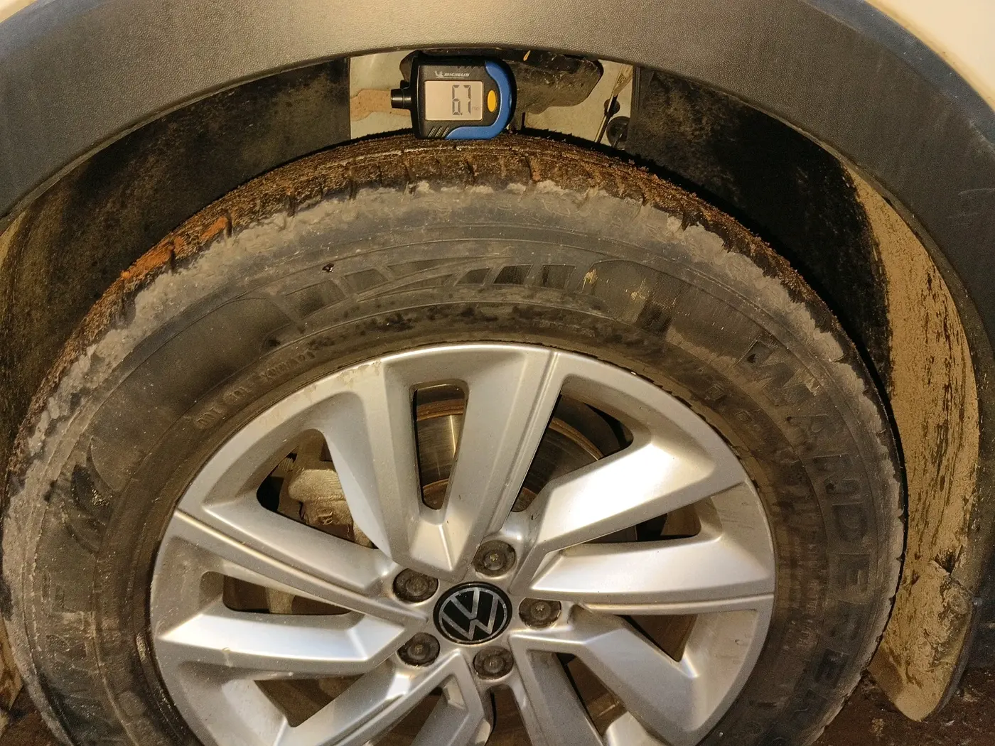 2025 Volkswagen TAIGUN HIGHLINE 1.0 TSI AT, Petrol, Automatic, 5,811 km, tyre