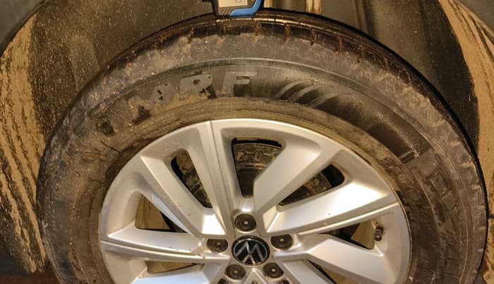 2025 Volkswagen TAIGUN HIGHLINE 1.0 TSI AT, Petrol, Automatic, 5,811 km, tyre
