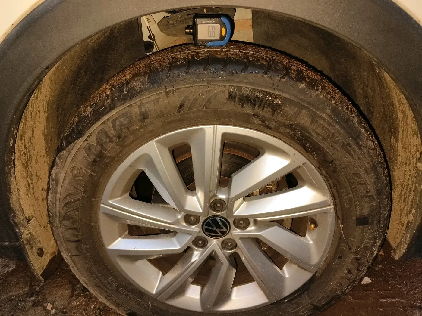 2025 Volkswagen TAIGUN HIGHLINE 1.0 TSI AT, Petrol, Automatic, 5,811 km, tyre