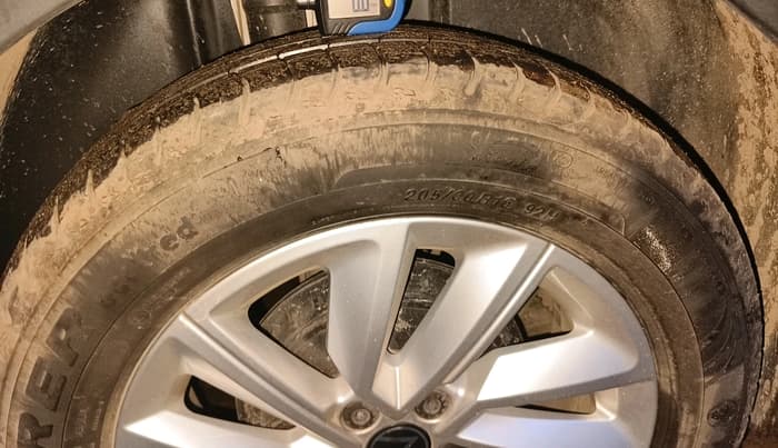 2025 Volkswagen TAIGUN HIGHLINE 1.0 TSI AT, Petrol, Automatic, 5,811 km, tyre