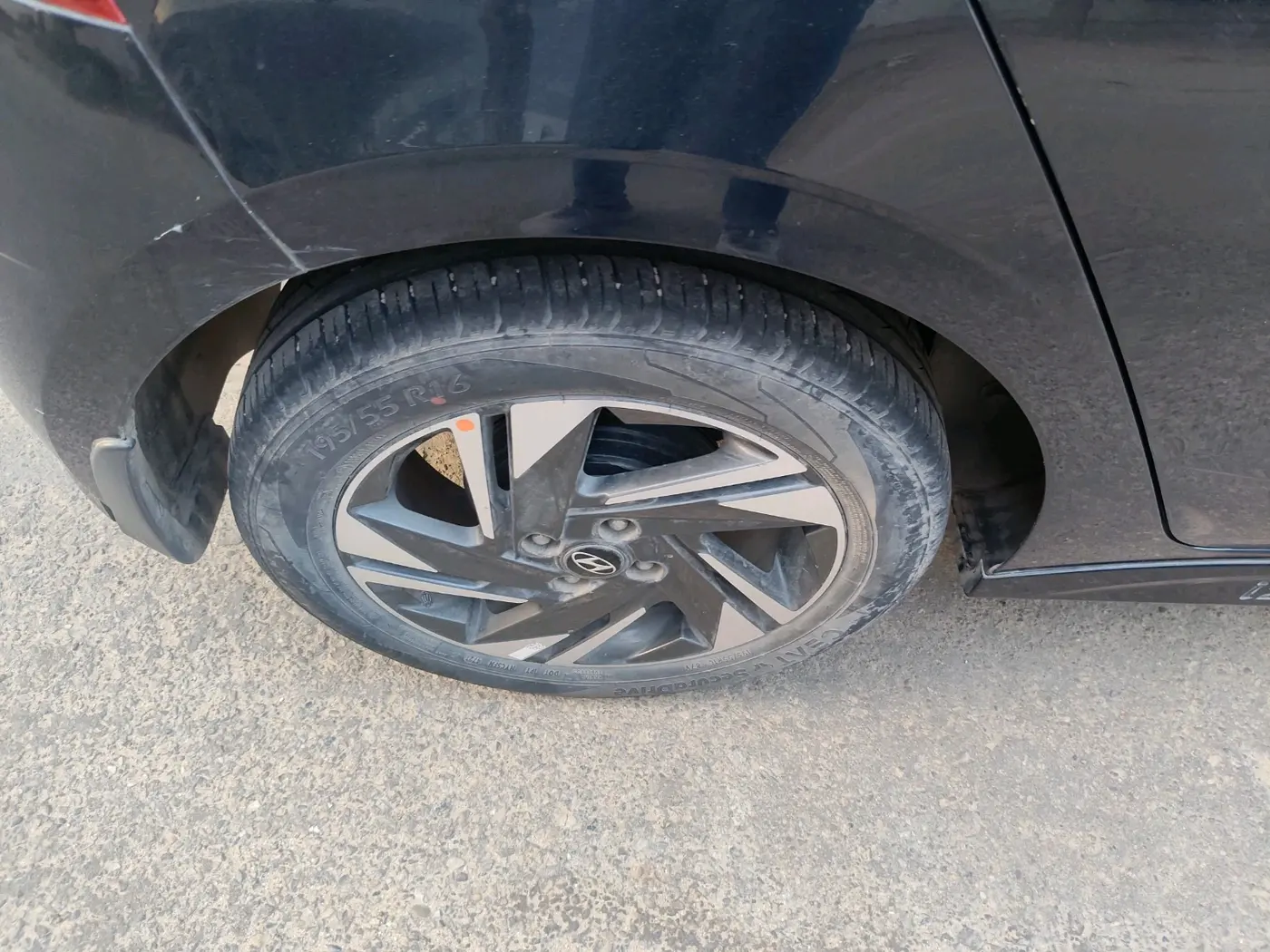 2021 Hyundai NEW I20 ASTA 1.2 MT, Petrol, Manual, 37,527 km, tyre