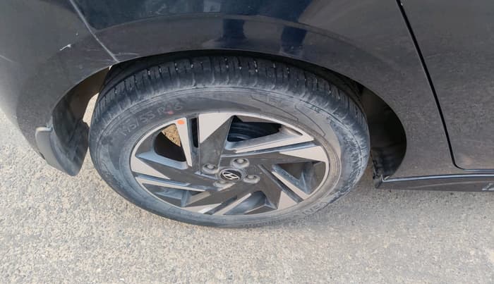 2021 Hyundai NEW I20 ASTA 1.2 MT, Petrol, Manual, 37,527 km, tyre