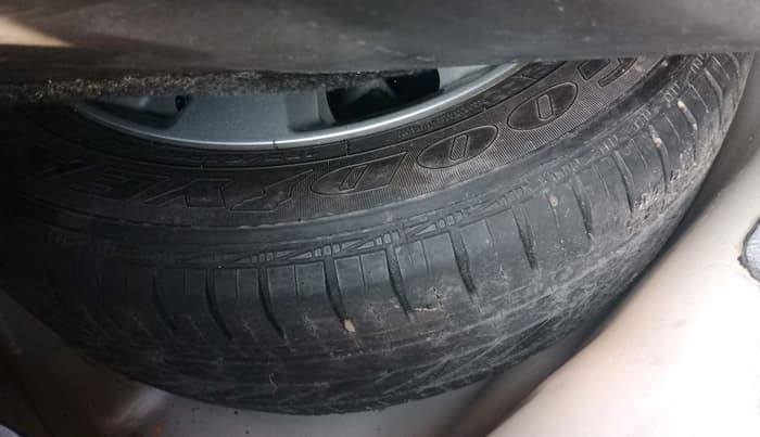 2013 Maruti Swift Dzire ZXI, Petrol, Manual, 87,330 km, tyre