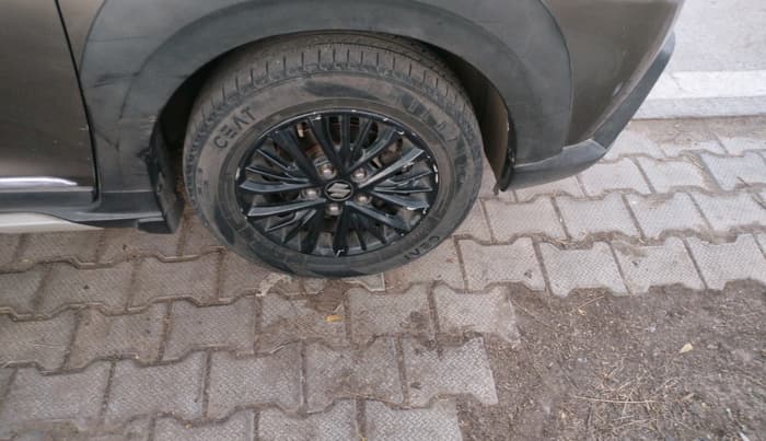 2022 Maruti XL6 ZETA AT, Petrol, Automatic, 81,530 km, tyre