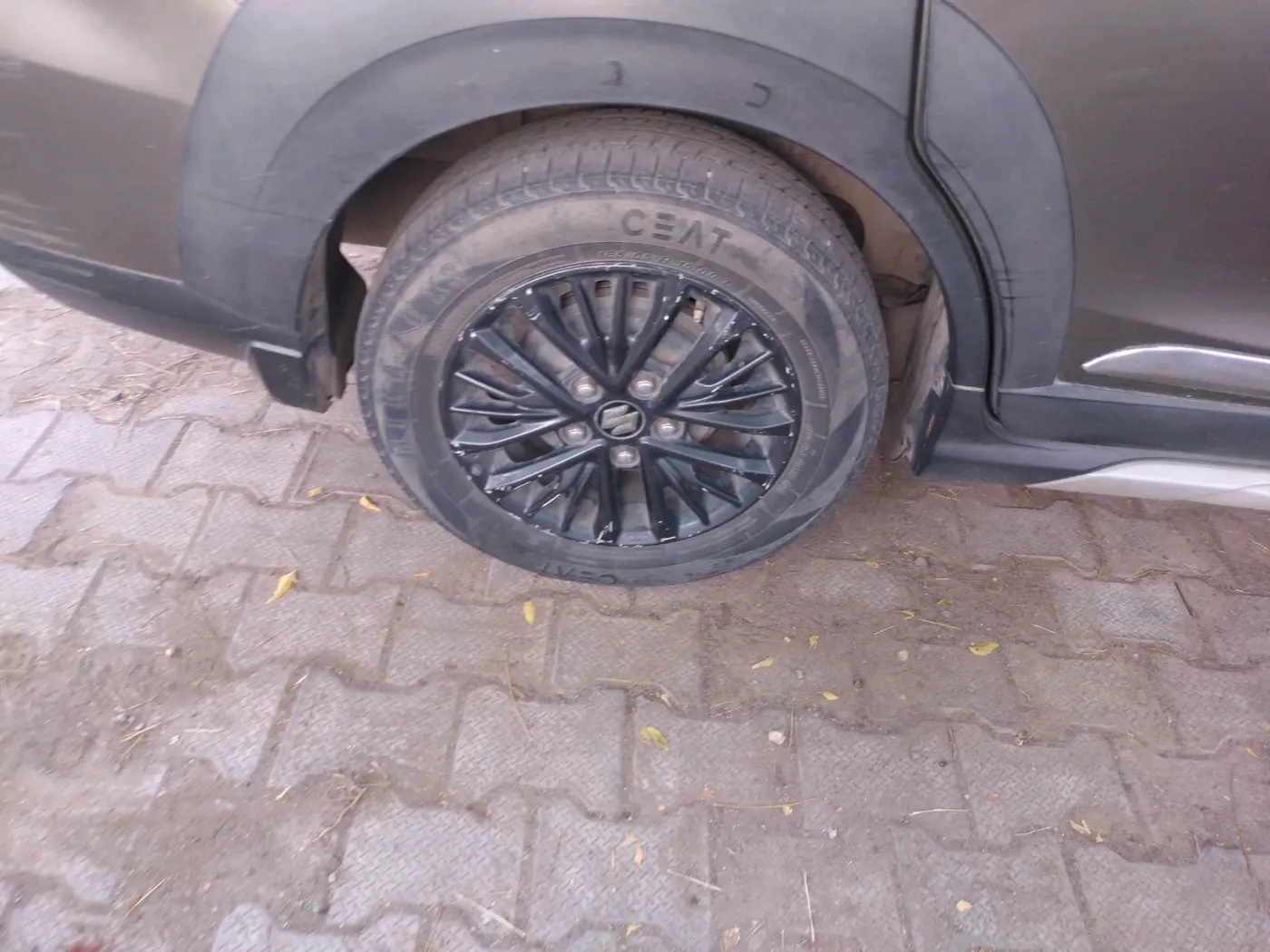 2022 Maruti XL6 ZETA AT, Petrol, Automatic, 81,530 km, tyre
