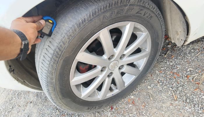 2011 Maruti SX4 ZDI, Diesel, Manual, 1,06,435 km, tyre