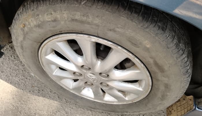 2012 Toyota Innova VX 2.5 8 STR, Diesel, Manual, 2,36,778 km, tyre