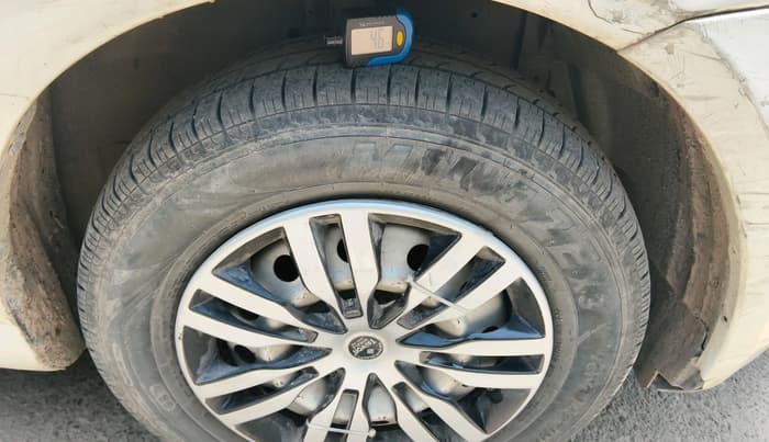 2011 Maruti Swift LXI, CNG, Manual, 1,77,328 km, tyre
