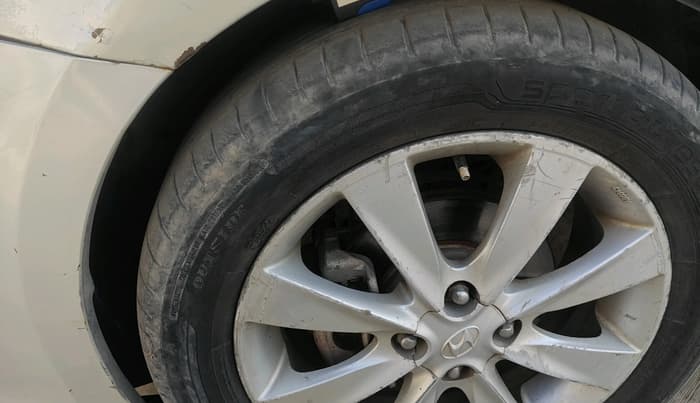 2011 Hyundai Verna FLUIDIC 1.6 CRDI SX, Diesel, Manual, 1,24,406 km, tyre