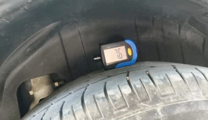 2023 Mahindra XUV300 W4 1.2 PETROL, Petrol, Manual, 21,209 km, tyre