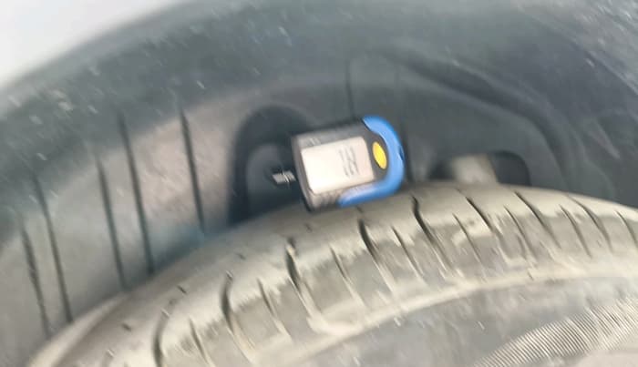 2023 Mahindra XUV300 W4 1.2 PETROL, Petrol, Manual, 21,209 km, tyre