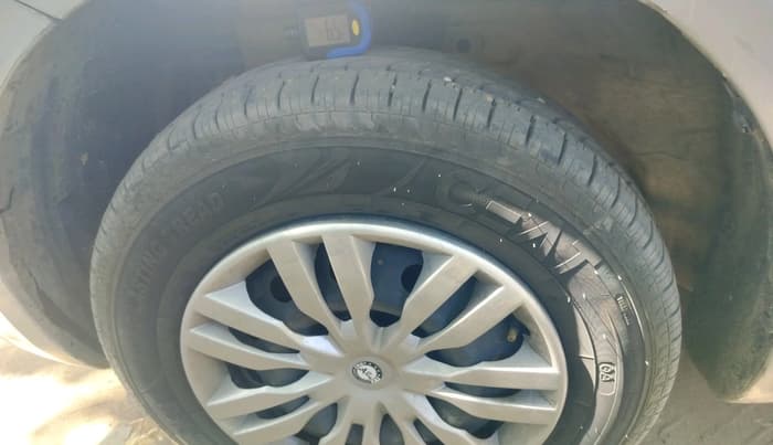 2014 Maruti Swift Dzire VXI, Petrol, Manual, 65,220 km, tyre