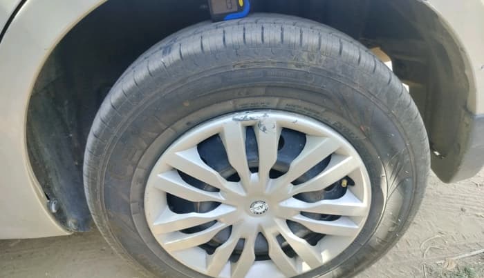 2014 Maruti Swift Dzire VXI, Petrol, Manual, 65,220 km, tyre