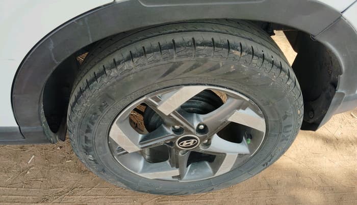2021 Hyundai VENUE SX 1.5 CRDI, Diesel, Manual, 1,23,749 km, tyre
