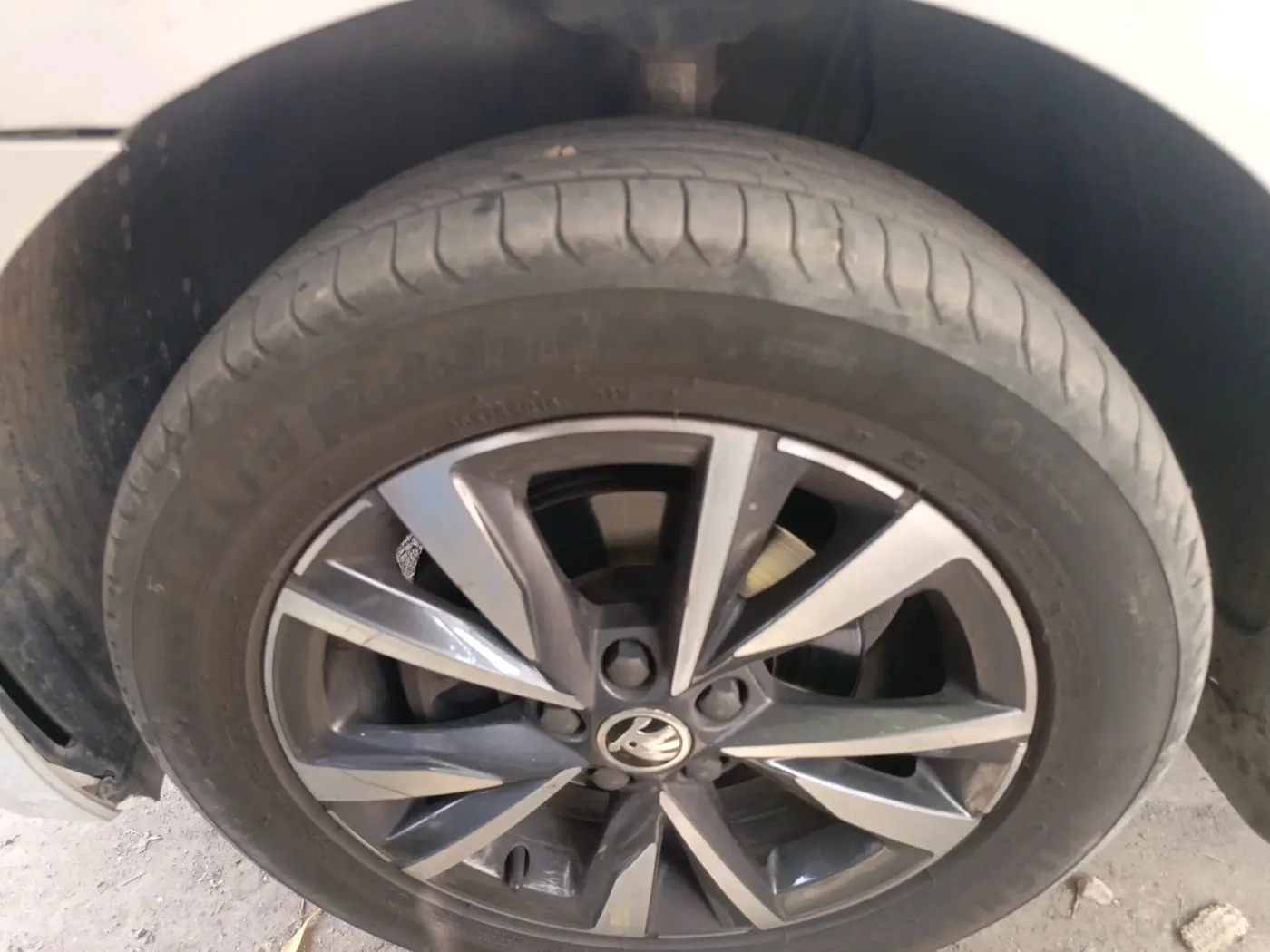 2023 Skoda SLAVIA STYLE 1.0L TSI AT, Petrol, Automatic, 76,500 km, tyre