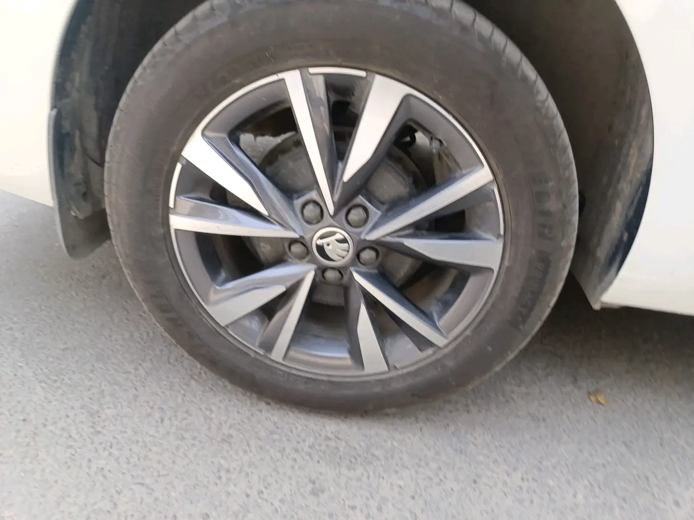2023 Skoda SLAVIA STYLE 1.0L TSI AT, Petrol, Automatic, 76,500 km, tyre
