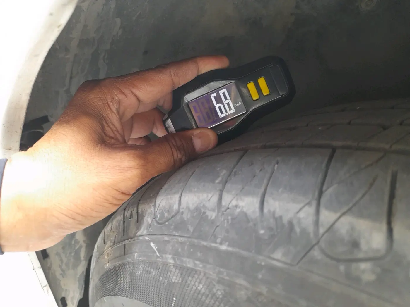 2012 Volkswagen Jetta HIGHLINE TDI AT, Diesel, Automatic, 1,01,082 km, tyre