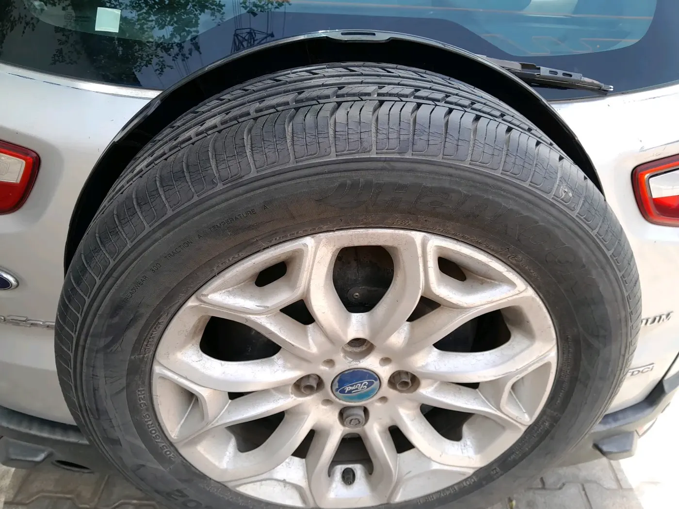 2014 Ford Ecosport TITANIUM 1.5L DIESEL, Diesel, Manual, 2,02,628 km, tyre