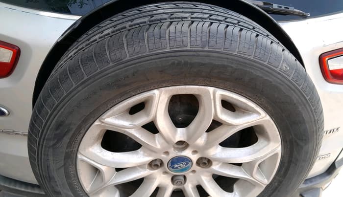 2014 Ford Ecosport TITANIUM 1.5L DIESEL, Diesel, Manual, 2,02,628 km, tyre