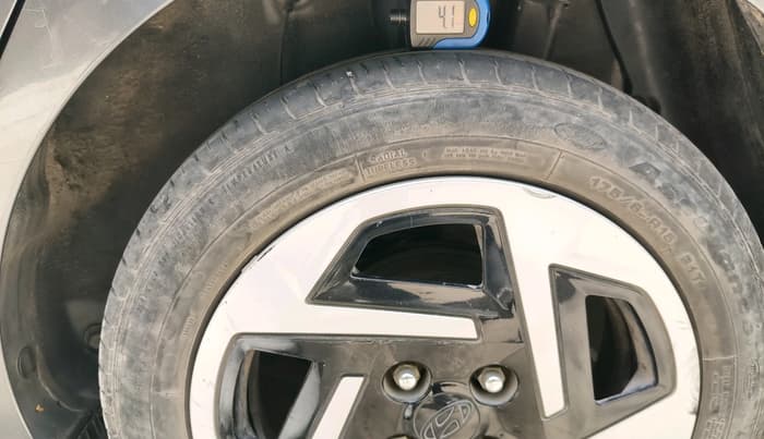 2023 Hyundai AURA SX 1.2 CNG, CNG, Manual, 42,463 km, tyre