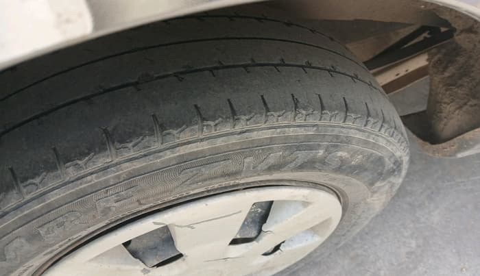 2014 Maruti Wagon R 1.0 LXI, CNG, Manual, 1,12,233 km, tyre