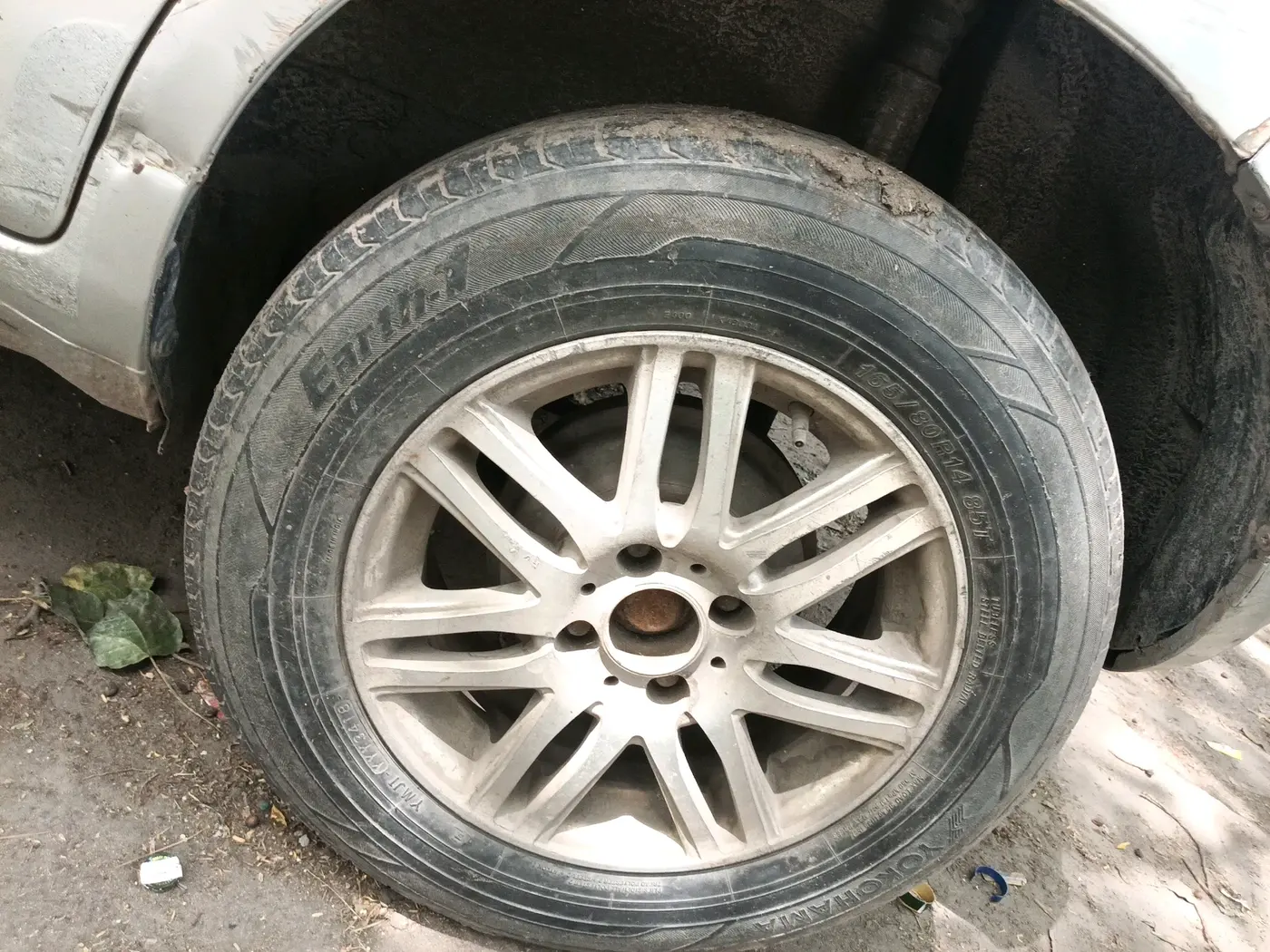 2011 Maruti Ritz LXI, CNG, Manual, 1,02,288 km, tyre