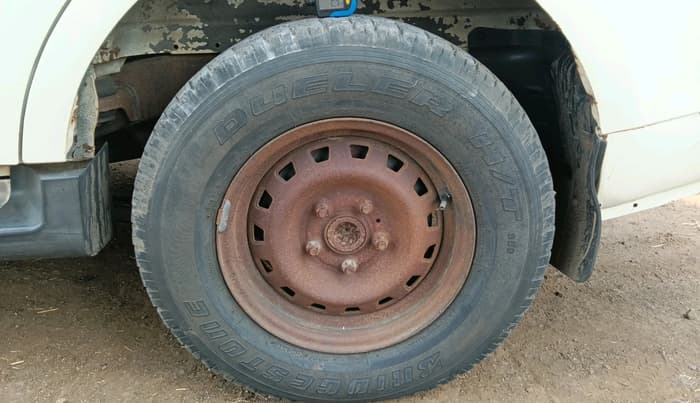 2011 Mahindra Xylo E4 BS-III, Diesel, Manual, 2,79,810 km, tyre