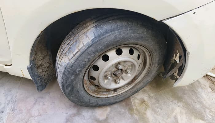 2012 Hyundai Eon ERA +, CNG, Manual, 85,164 km, tyre