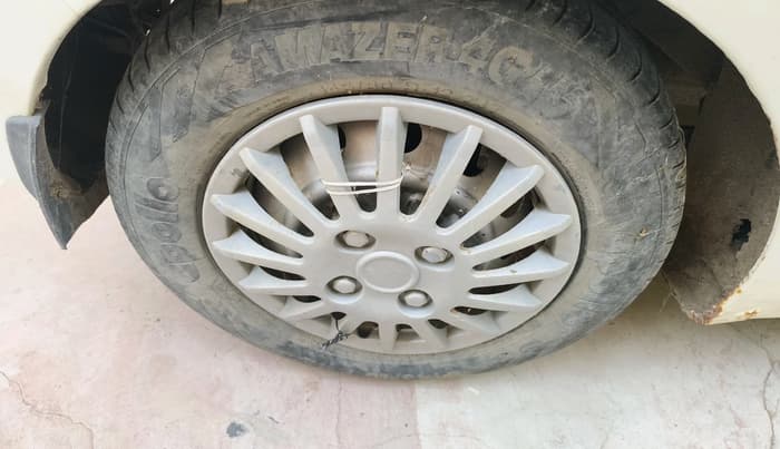 2012 Hyundai Eon ERA +, CNG, Manual, 85,164 km, tyre
