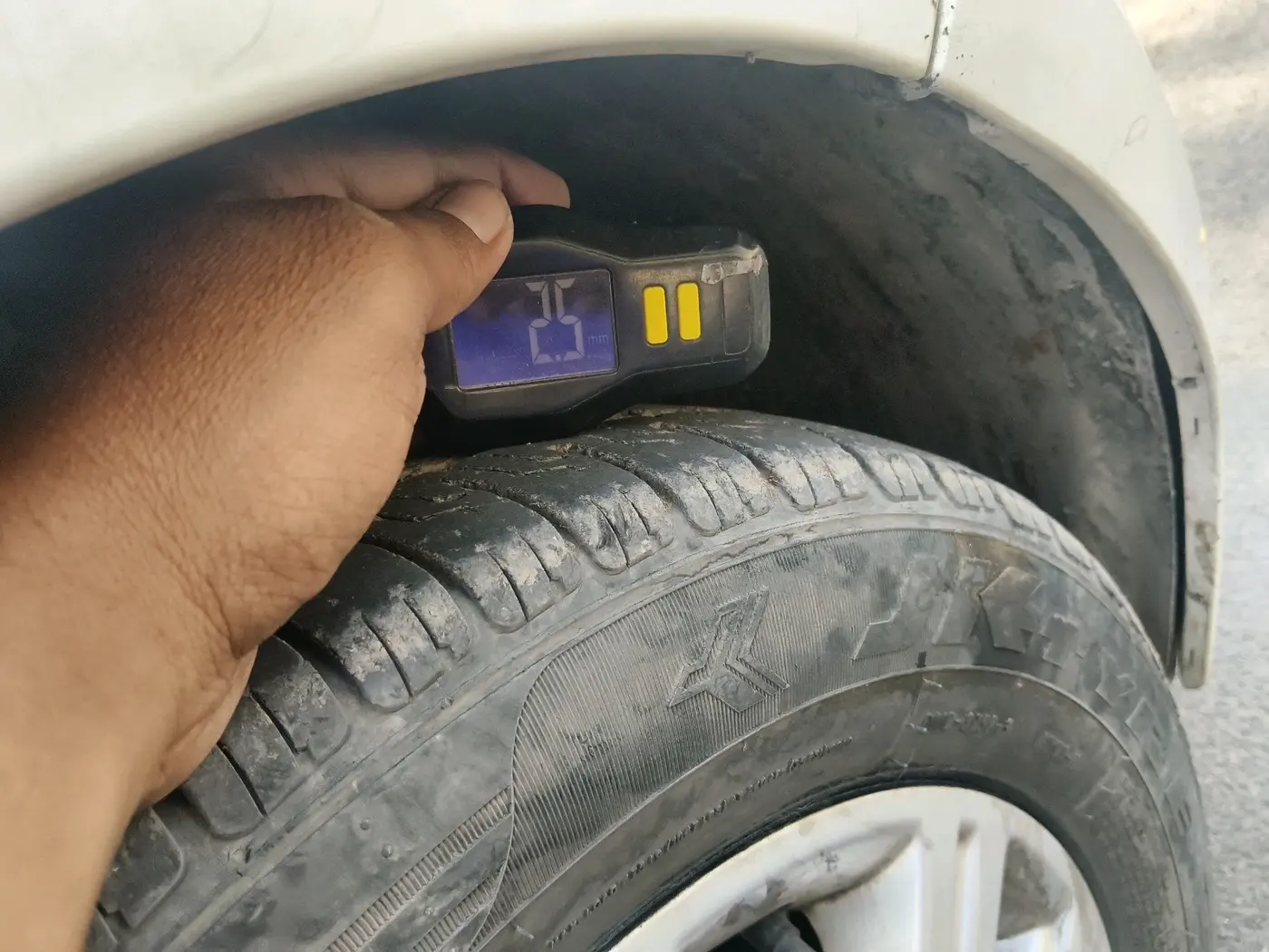 2017 Tata Tiago XZ PETROL, CNG, Manual, 1,05,619 km, tyre