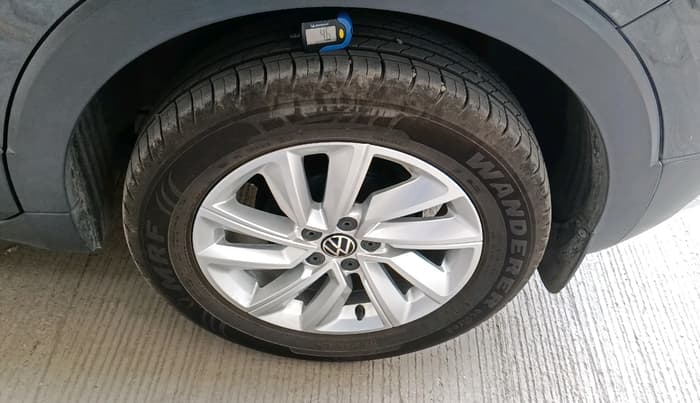 2025 Volkswagen TAIGUN Highline Plus 1.0 TSI AT, Petrol, Automatic, 7,109 km, tyre