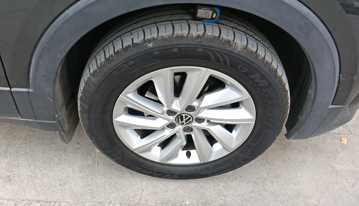 2025 Volkswagen TAIGUN Highline Plus 1.0 TSI AT, Petrol, Automatic, 7,109 km, tyre