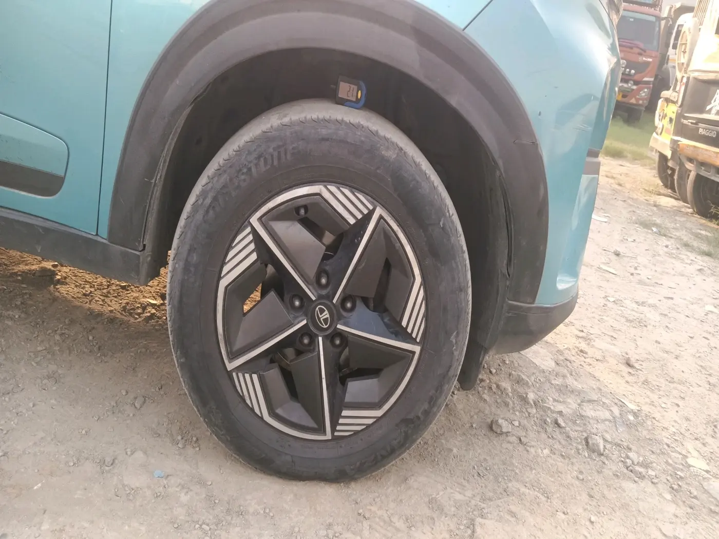 2023 Tata NEXON CREATIVE+ DCA 1.2 PETROL, Petrol, Automatic, 52,668 km, tyre
