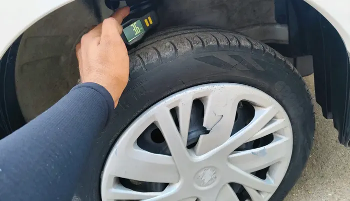 2017 Maruti Wagon R 1.0 VXI AMT, CNG, Automatic, 61,964 km, tyre