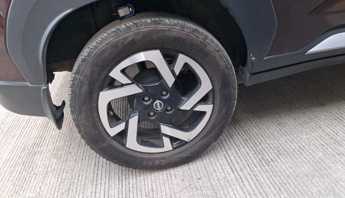 2023 Nissan MAGNITE XV PREMIUM TURBO CVT DUAL TONE, Petrol, Automatic, 11,217 km, tyre