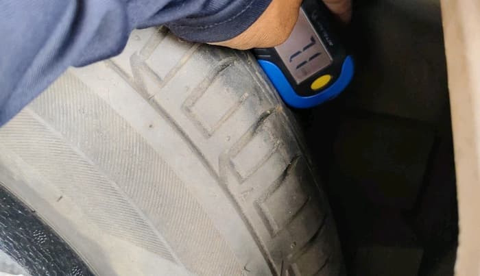 2021 Mahindra XUV300 W4 1.2 PETROL, Petrol, Manual, 45,196 km, tyre