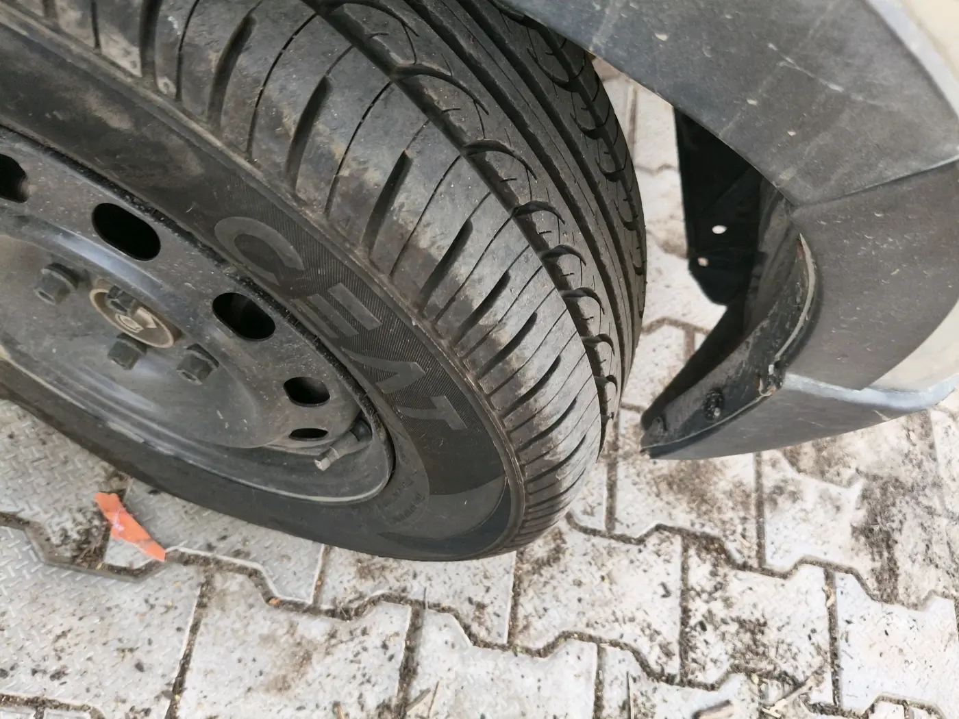 2016 Mahindra Kuv100 K6 PLUS D 6 STR, Diesel, Manual, 96,573 km, tyre