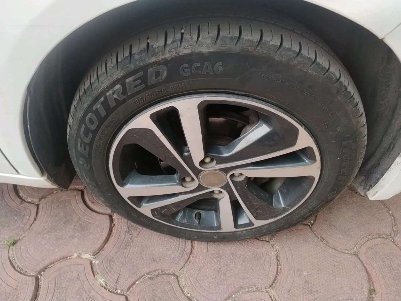 2022 Tata ALTROZ XZA PLUS, Petrol, Automatic, 38,140 km, tyre