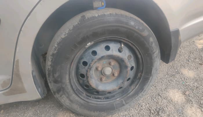 2011 Maruti Swift Dzire VDI, Diesel, Manual, 1,46,965 km, tyre