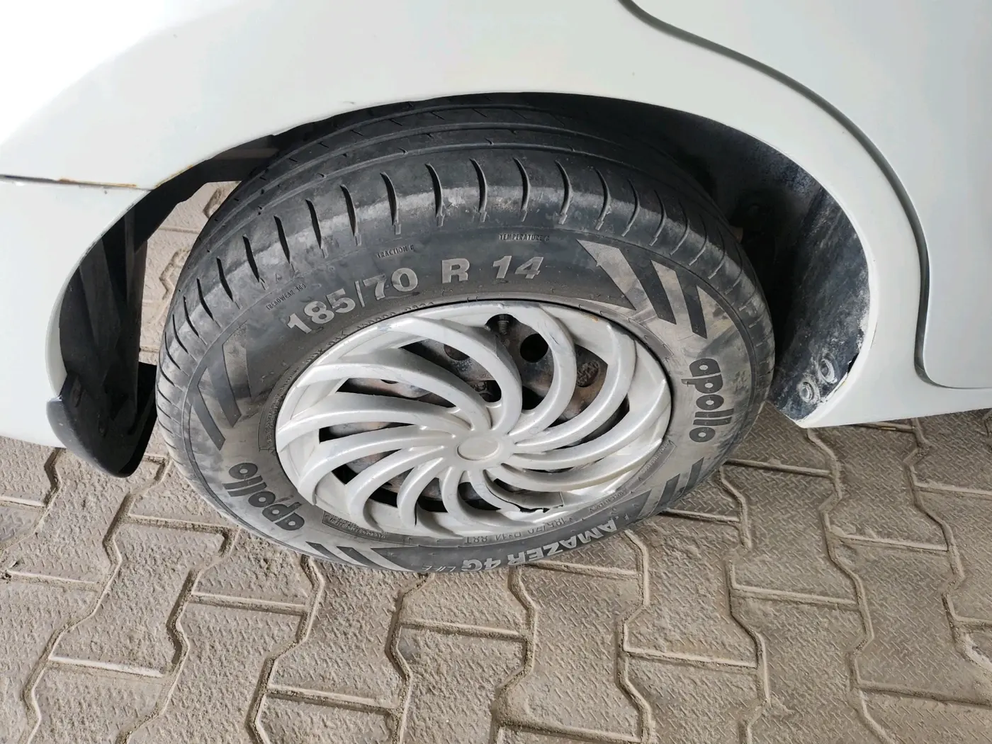 2019 Maruti Dzire VXI, CNG, Manual, 1,03,721 km, tyre
