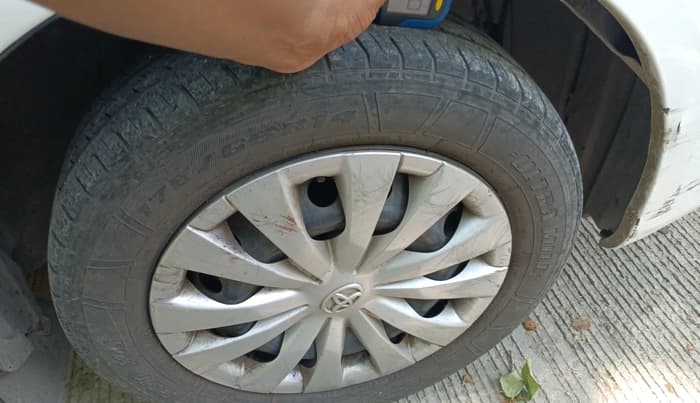 2011 Toyota Etios Liva G, Petrol, Manual, 74,474 km, tyre