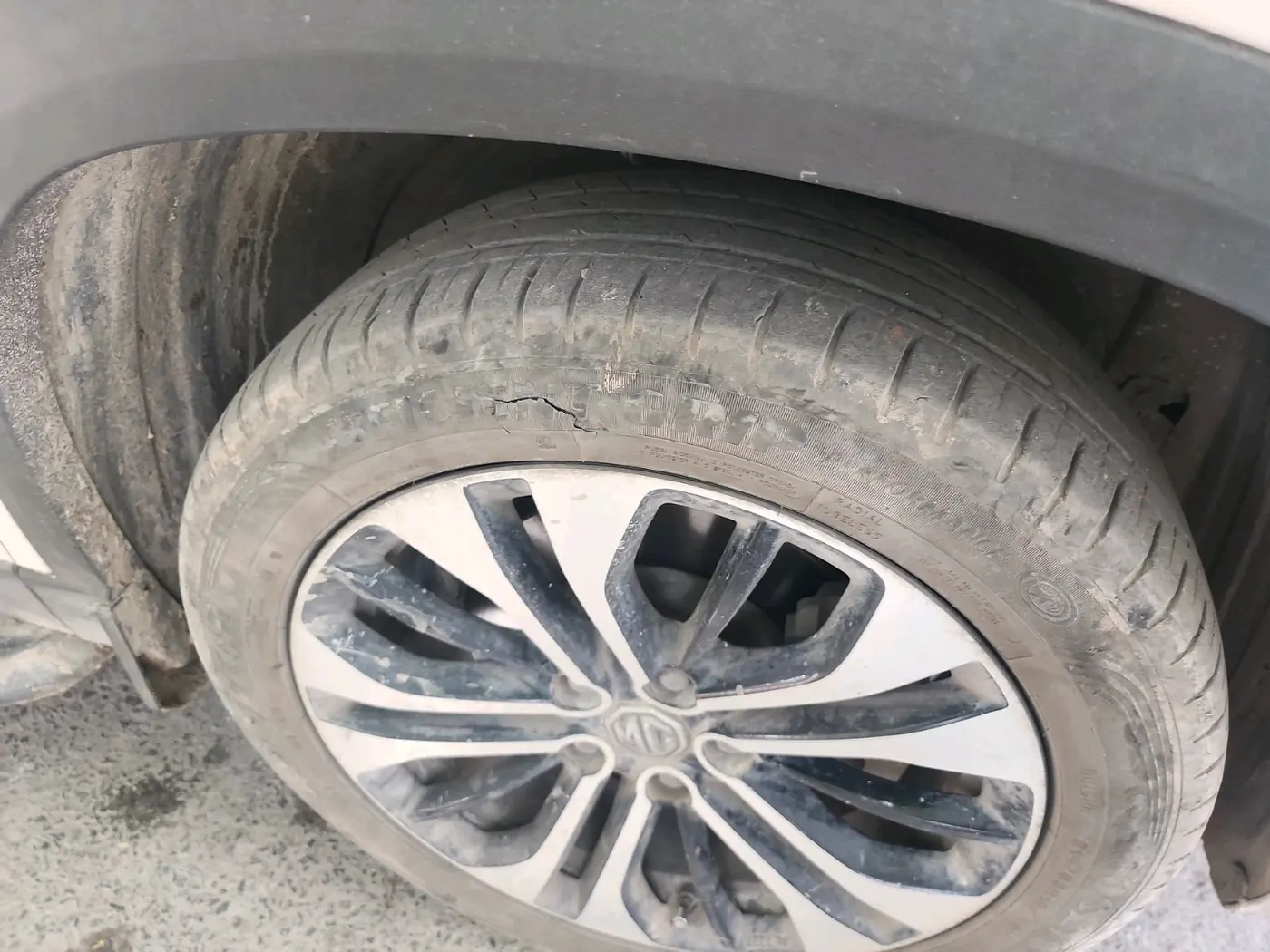 2022 MG HECTOR PLUS SHARP 1.5 PETROL TURBO HYBRID MT 6-STR, Petrol, Manual, 58,844 km, tyre