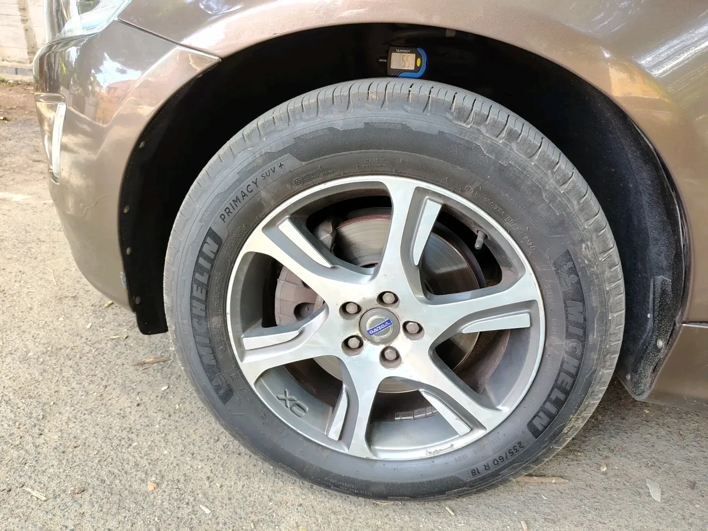 2014 Volvo XC 60 D5 SUMMUM, Diesel, Automatic, 2,17,713 km, tyre