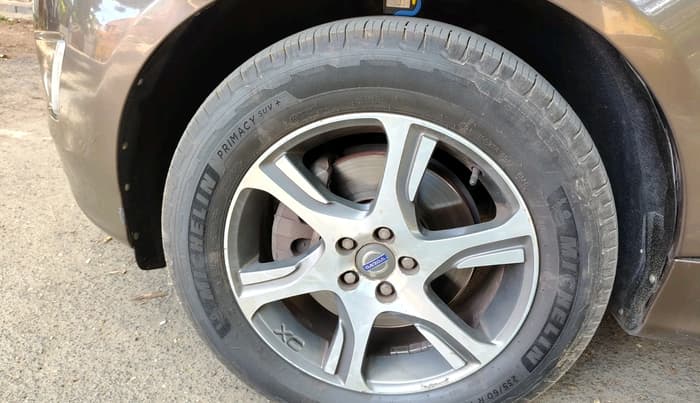2014 Volvo XC 60 D5 SUMMUM, Diesel, Automatic, 2,17,713 km, tyre