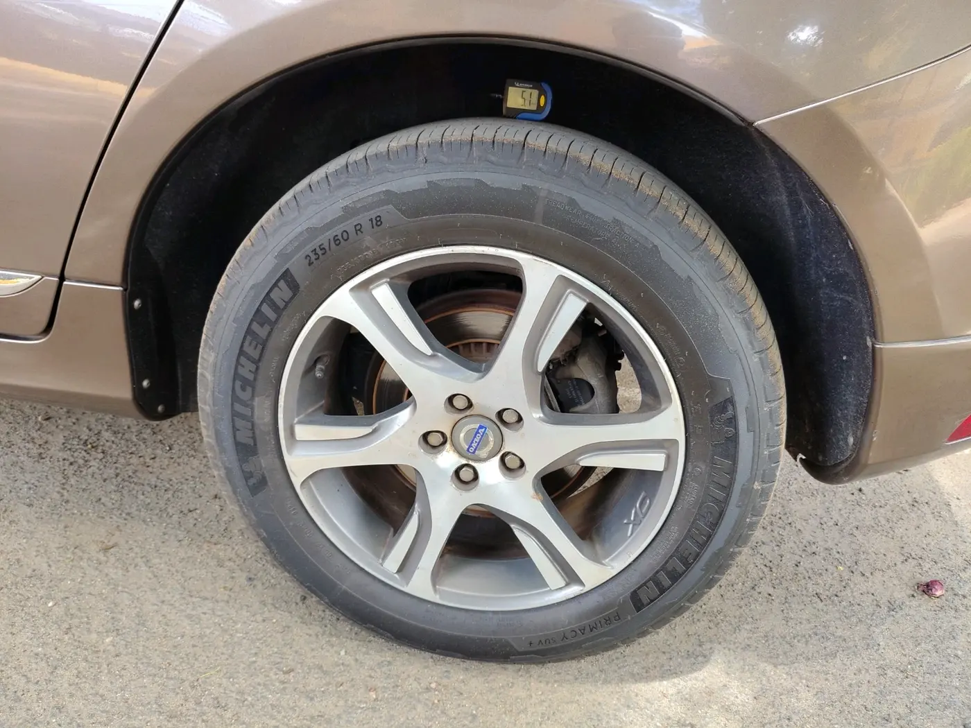 2014 Volvo XC 60 D5 SUMMUM, Diesel, Automatic, 2,17,713 km, tyre