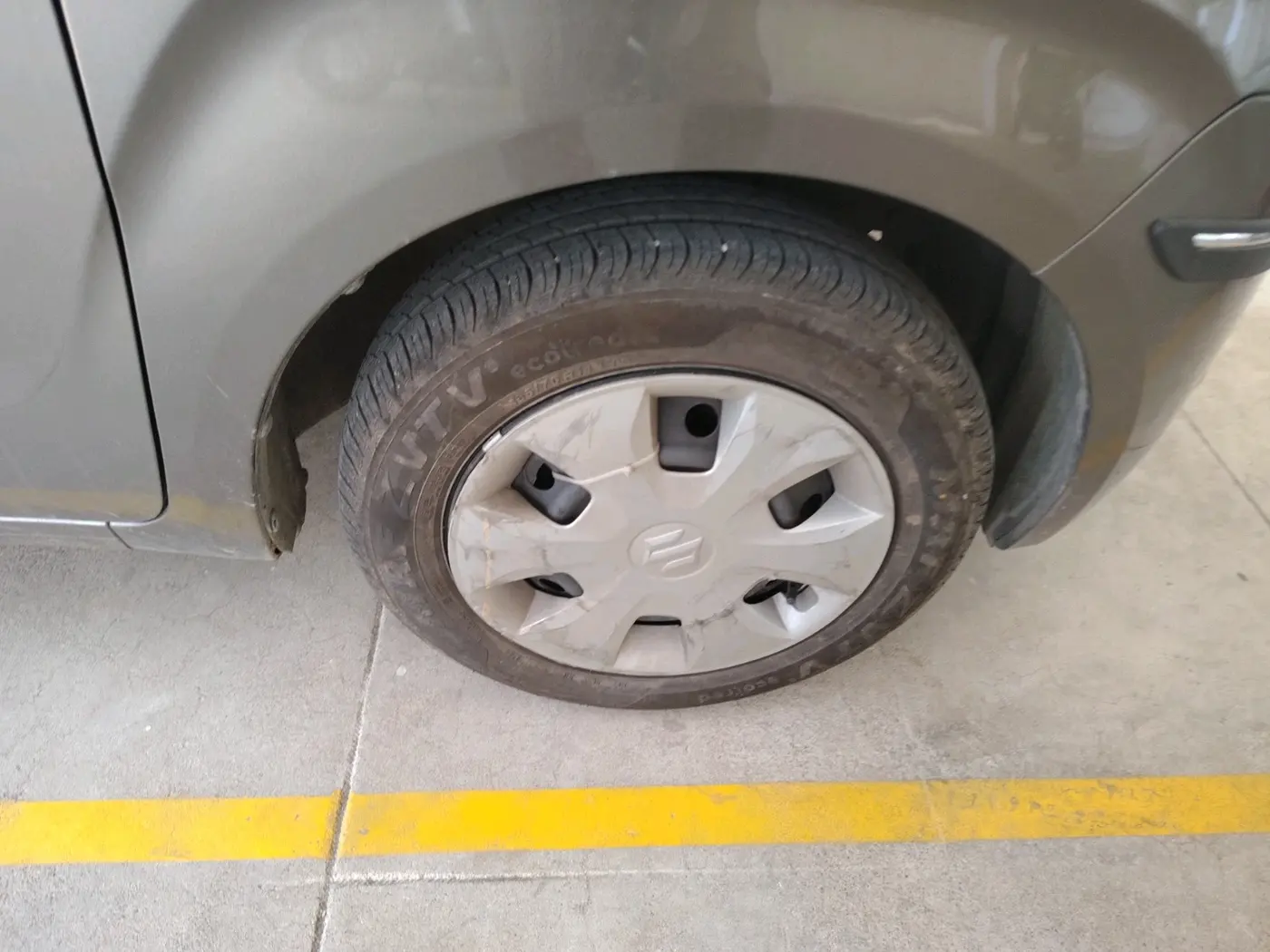 2024 Maruti New Wagon-R VXI 1.0 AMT, Petrol, Automatic, 14,749 km, tyre
